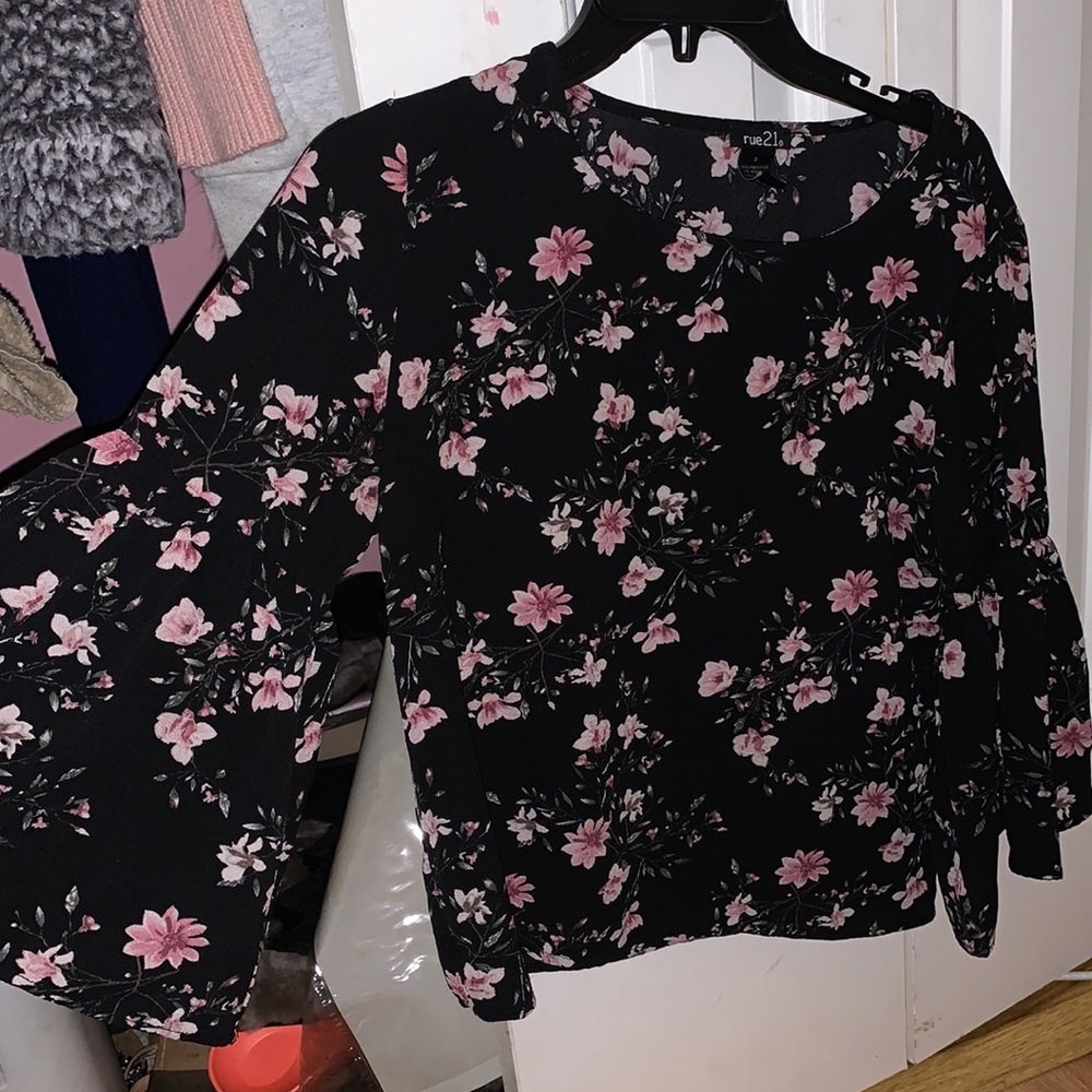 Floral Quarter Sleeve Crop Top